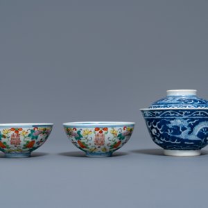 A varied collection of Chinese Yixing stoneware and various porcelains, Ming and later — 照片 2