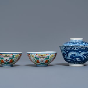 A varied collection of Chinese Yixing stoneware and various porcelains, Ming and later — 照片 3