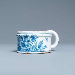 A varied collection of Dutch Delft blue and white and polychrome pottery, 18th C. — photo 17
