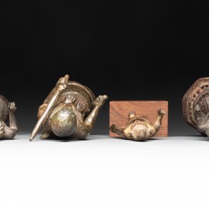 A varied collection of eight bronze Buddha figures, South Asia, 18/19th C. — foto 6