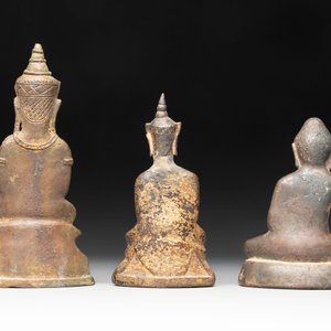 A varied collection of eight bronze Buddha figures, South Asia, 18/19th C. — foto 10