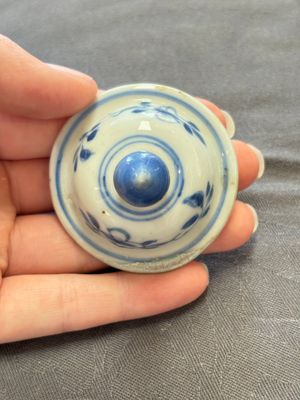 A varied collection of eight Chinese blue and white vases, two teapots and two loving cups, Kangxi/Qianlong — 照片 35