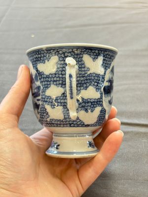 A varied collection of eight Chinese blue and white vases, two teapots and two loving cups, Kangxi/Qianlong — 照片 38