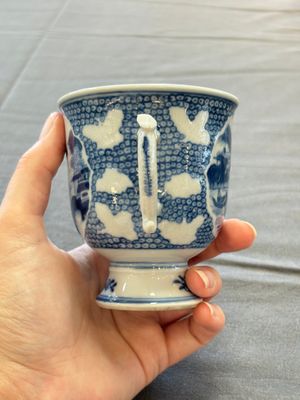 A varied collection of eight Chinese blue and white vases, two teapots and two loving cups, Kangxi/Qianlong — 照片 40