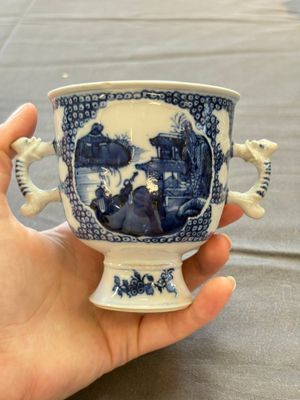 A varied collection of eight Chinese blue and white vases, two teapots and two loving cups, Kangxi/Qianlong — 照片 45