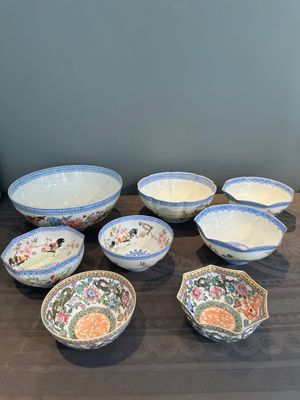 A varied collection of eight Chinese famille rose eggshell bowls, Jingdezhen mark, 20th C. — photo 1