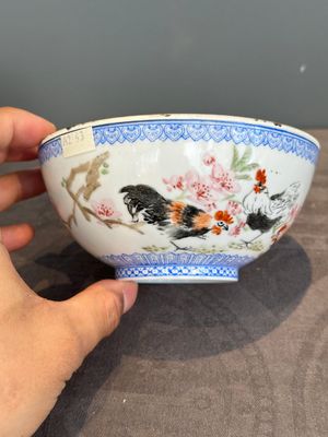 A varied collection of eight Chinese famille rose eggshell bowls, Jingdezhen mark, 20th C. — photo 11