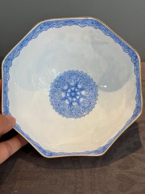 A varied collection of eight Chinese famille rose eggshell bowls, Jingdezhen mark, 20th C. — photo 32