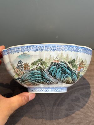 A varied collection of eight Chinese famille rose eggshell bowls, Jingdezhen mark, 20th C. — photo 34