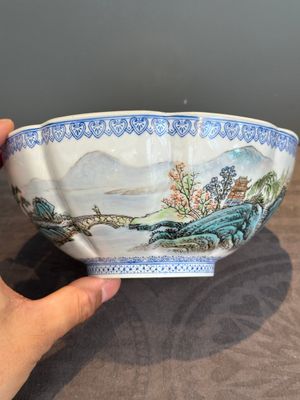 A varied collection of eight Chinese famille rose eggshell bowls, Jingdezhen mark, 20th C. — photo 35