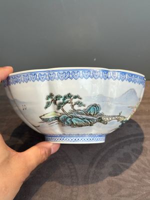 A varied collection of eight Chinese famille rose eggshell bowls, Jingdezhen mark, 20th C. — photo 36