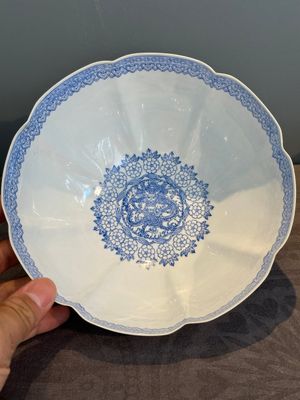 A varied collection of eight Chinese famille rose eggshell bowls, Jingdezhen mark, 20th C. — photo 39
