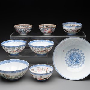 A varied collection of eight Chinese famille rose eggshell bowls, Jingdezhen mark, 20th C. — photo 1