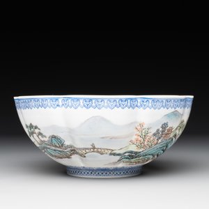 A varied collection of eight Chinese famille rose eggshell bowls, Jingdezhen mark, 20th C. — photo 26