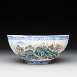 A varied collection of eight Chinese famille rose eggshell bowls, Jingdezhen mark, 20th C. — photo 27