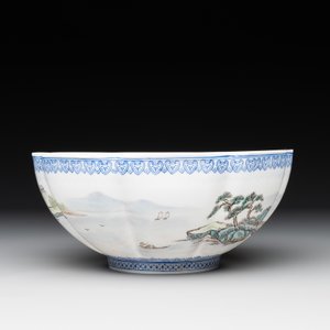 A varied collection of eight Chinese famille rose eggshell bowls, Jingdezhen mark, 20th C. — photo 29