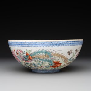 A varied collection of eight Chinese famille rose eggshell bowls, Jingdezhen mark, 20th C. — photo 3