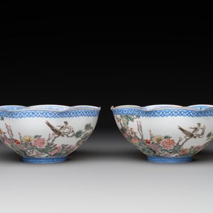 A varied collection of eight Chinese famille rose eggshell bowls, Jingdezhen mark, 20th C. — photo 9