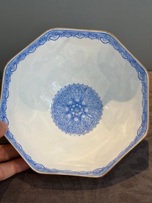 A varied collection of eight Chinese famille rose eggshell bowls, Jingdezhen mark, 20th C. — photo 25