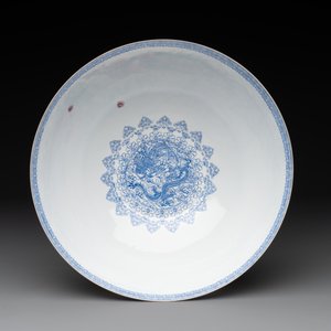 A varied collection of eight Chinese famille rose eggshell bowls, Jingdezhen mark, 20th C. — photo 6