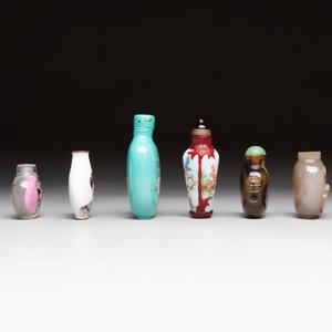 A varied collection of eight Chinese snuff bottles, Qianlong mark, 20th C. — 照片 5