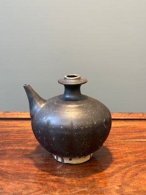 A varied collection of eight pieces Chinese monochrome wares, Tang/Ming — 照片 13