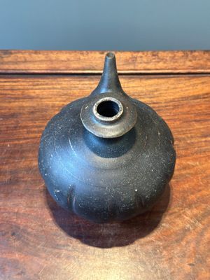 A varied collection of eight pieces Chinese monochrome wares, Tang/Ming — 照片 17