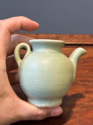 A varied collection of eight pieces Chinese monochrome wares, Tang/Ming — 照片 24