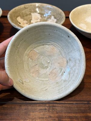 A varied collection of eight pieces Chinese monochrome wares, Tang/Ming — 照片 35