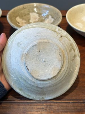 A varied collection of eight pieces Chinese monochrome wares, Tang/Ming — 照片 38