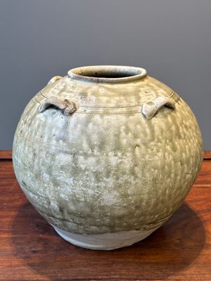 A varied collection of eight pieces Chinese monochrome wares, Tang/Ming — 照片 5