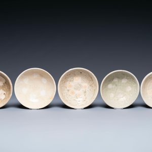 A varied collection of eight pieces Chinese monochrome wares, Tang/Ming — 照片 2