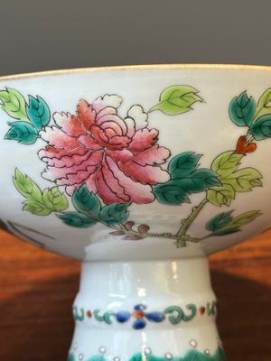 A varied collection of eight pieces of Chinese famille rose porcelain, 18/19th C. — 照片 19