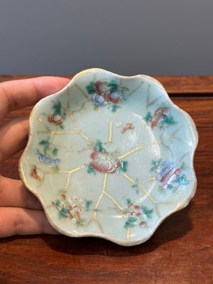 A varied collection of eight pieces of Chinese famille rose porcelain, 18/19th C. — 照片 28