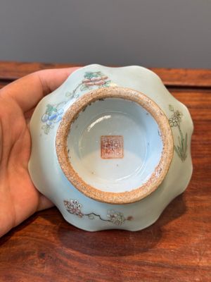 A varied collection of eight pieces of Chinese famille rose porcelain, 18/19th C. — 照片 36