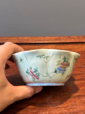 A varied collection of eight pieces of Chinese famille rose porcelain, 18/19th C. — 照片 39