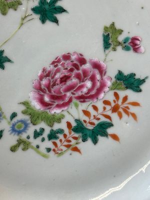 A varied collection of eight pieces of Chinese famille rose porcelain, 18/19th C. — 照片 50