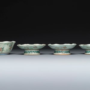 A varied collection of eight pieces of Chinese famille rose porcelain, 18/19th C. — 照片 16