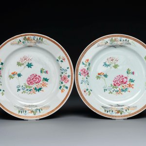 A varied collection of eight pieces of Chinese famille rose porcelain, 18/19th C. — 照片 2