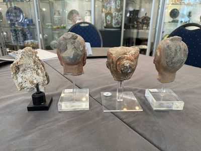 A varied collection of eight pottery, stone and stucco fragments, Asia, 2nd C. B.C. and later — photo 11