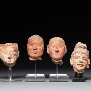 A varied collection of eight pottery, stone and stucco fragments, Asia, 2nd C. B.C. and later — photo 4