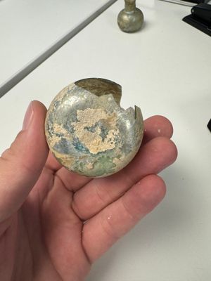 A varied collection of eight Roman glass wares — photo 11