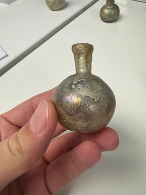 A varied collection of eight Roman glass wares — photo 12