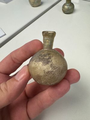 A varied collection of eight Roman glass wares — photo 14