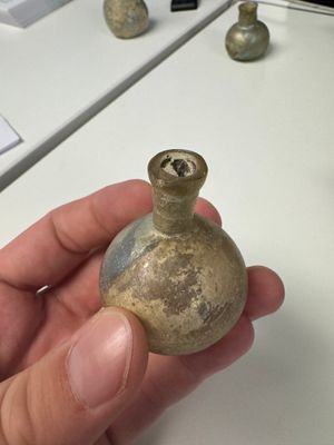 A varied collection of eight Roman glass wares — photo 15