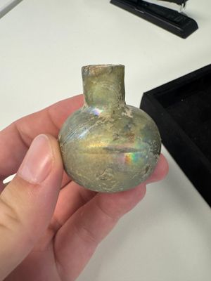 A varied collection of eight Roman glass wares — photo 2