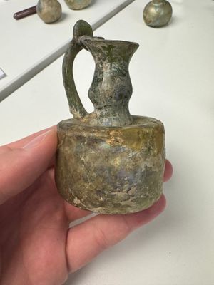 A varied collection of eight Roman glass wares — photo 23
