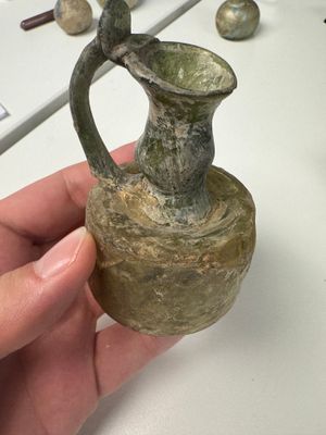 A varied collection of eight Roman glass wares — photo 24