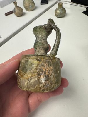 A varied collection of eight Roman glass wares — photo 27