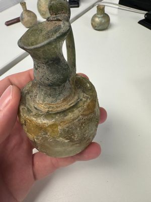 A varied collection of eight Roman glass wares — photo 29